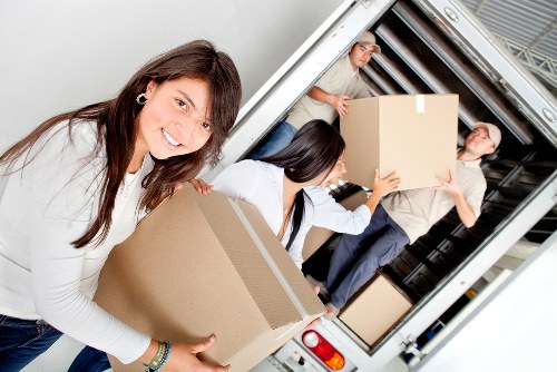 Expert offering stress-free moving tips for a Knightsbridge relocation